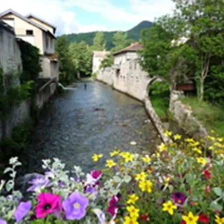 à En Ariège 09300 Hébergement de vacances Bélesta
